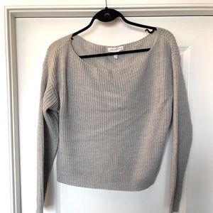 Short grey sweater